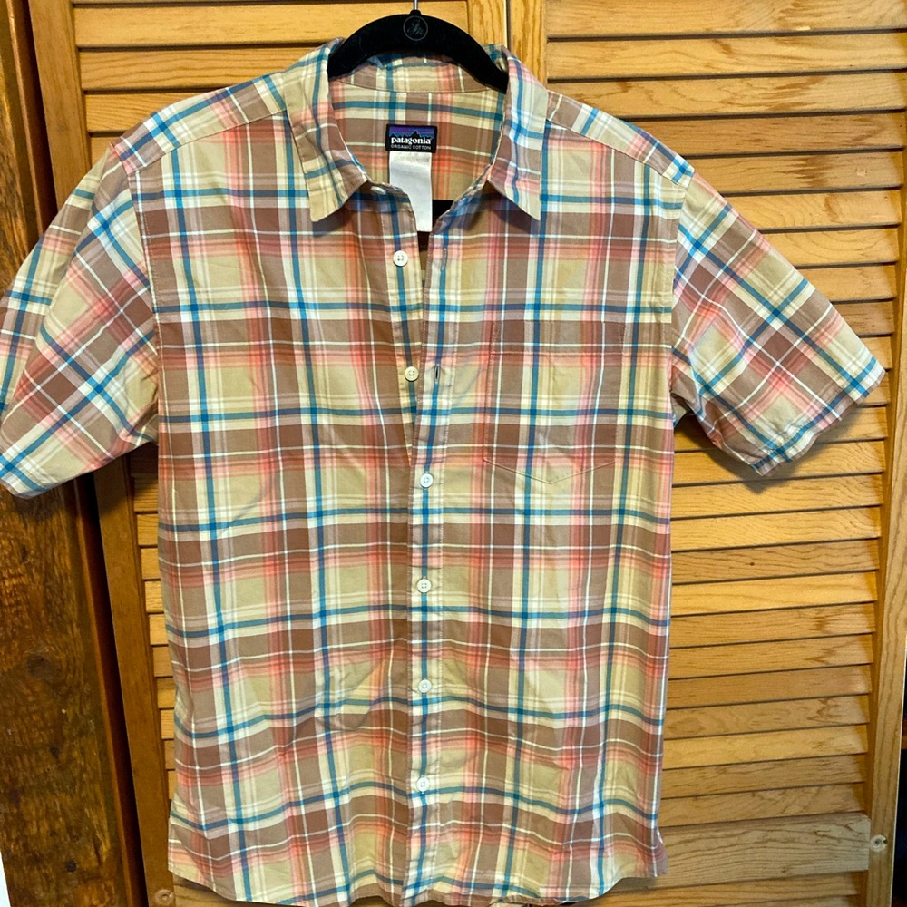 Patagonia men’s, organic cotton, short sleeved button down